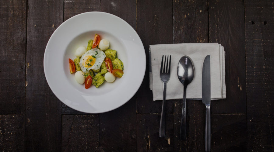 Sezonowe produkty w restauracyjnej kuchni